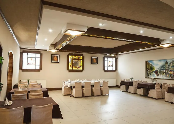 Hotel Medova Pechera Lviv